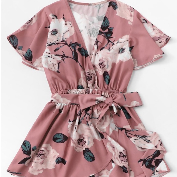 ✨🆕 HP NWOT pink floral romper w/ tie panel - Picture 2 of 5